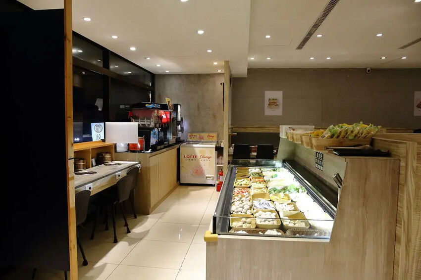 火車讚石頭火鍋，蘆洲超人氣石頭火鍋推薦！只要$389起整櫃蔬