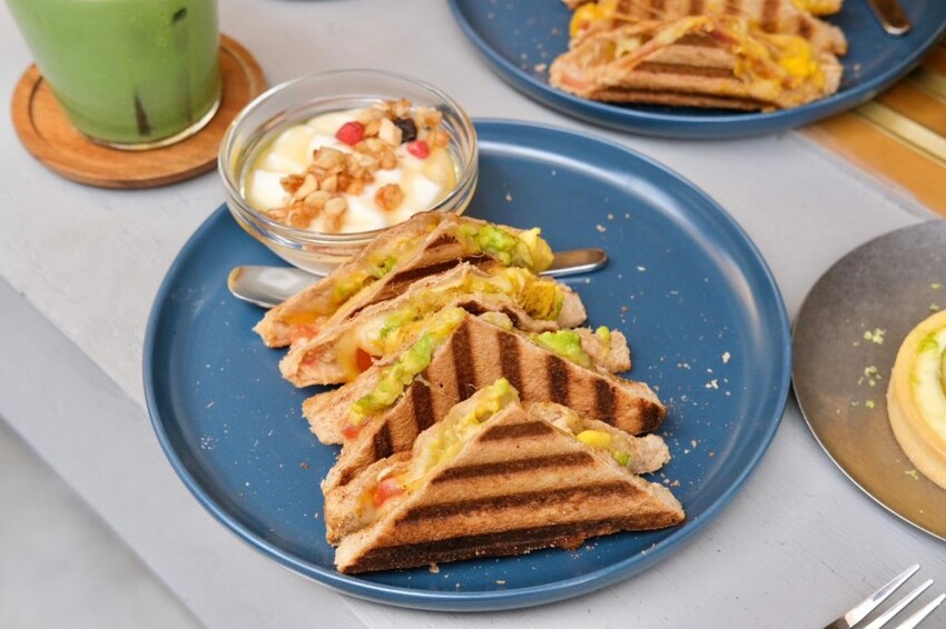 鹿稌咖啡 route café｜隱藏埔里巷弄中的老宅咖啡廳，超爆餡牽絲吐司吃了會上癮! - 肉依小姐吃什麼