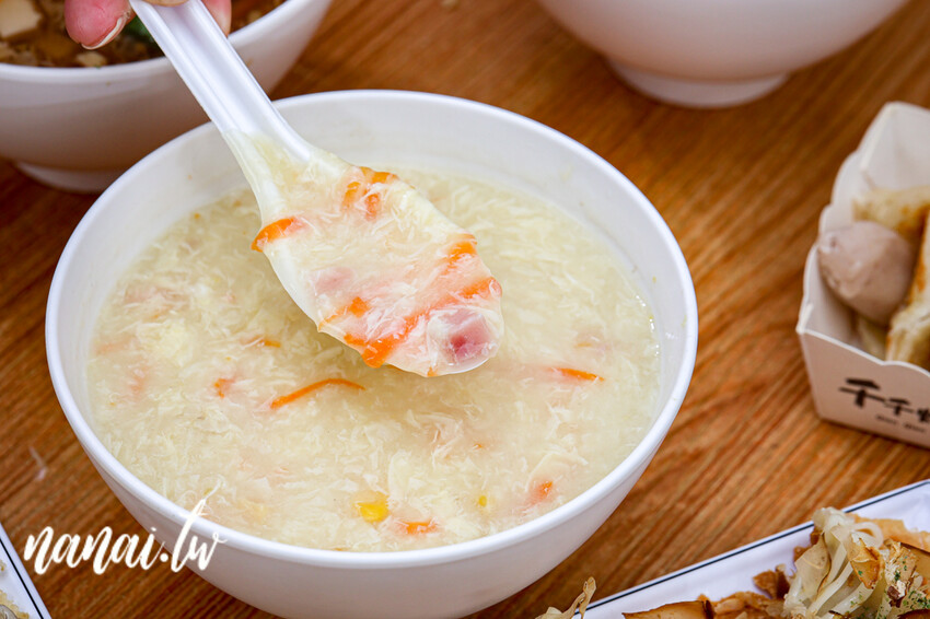 員林火車站附近人氣美食！必點松露煎餃、柴魚燒煎餃，整片冰花超酥脆，顆顆飽滿實在，千千燒煎餃