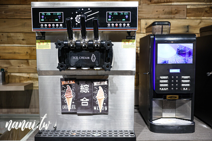 斗六新開百元小火鍋！必點銷魂剝皮辣椒雞湯鍋和小小痛風鍋。自助吧白飯、冰品、飲料、薯片通通吃到飽，藝鍋物斗六店