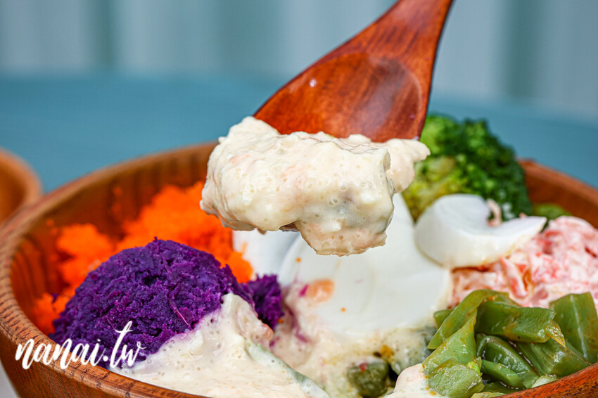 新店!夏威夷拌飯超過16種菜色、13種蛋白質、9種淋醬,通通自由選。必點爆量澎湃鮮蝦鮭魚卵套餐poke超欠吃,LaLaPoke