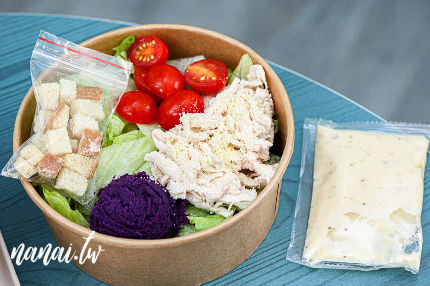 新店!夏威夷拌飯超過16種菜色、13種蛋白質、9種淋醬,通通自由選。必點爆量澎湃鮮蝦鮭魚卵套餐poke超欠吃,LaLaPoke