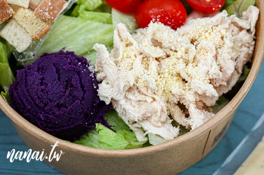 新店!夏威夷拌飯超過16種菜色、13種蛋白質、9種淋醬,通通自由選。必點爆量澎湃鮮蝦鮭魚卵套餐poke超欠吃,LaLaPoke