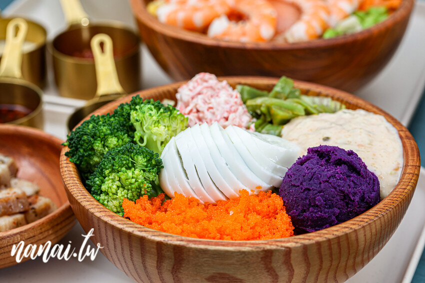 新店!夏威夷拌飯超過16種菜色、13種蛋白質、9種淋醬,通通自由選。必點爆量澎湃鮮蝦鮭魚卵套餐poke超欠吃,LaLaPoke