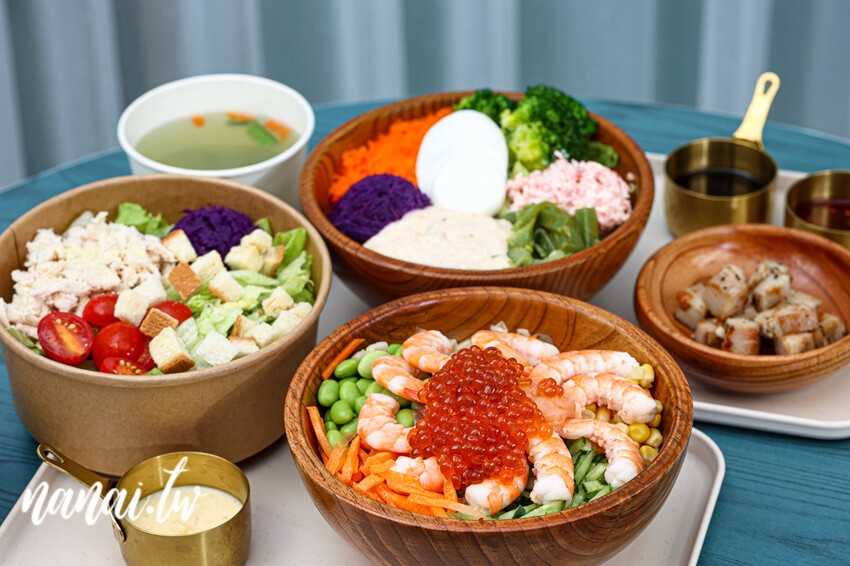 新店!夏威夷拌飯超過16種菜色、13種蛋白質、9種淋醬,通通自由選。必點爆量澎湃鮮蝦鮭魚卵套餐poke超欠吃,LaLaPoke