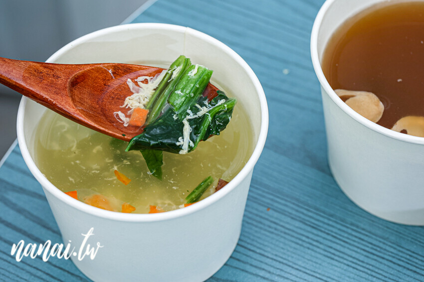 新店!夏威夷拌飯超過16種菜色、13種蛋白質、9種淋醬,通通自由選。必點爆量澎湃鮮蝦鮭魚卵套餐poke超欠吃,LaLaPoke