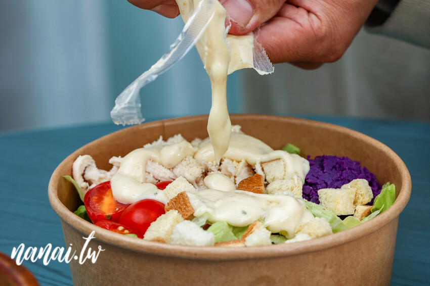 新店!夏威夷拌飯超過16種菜色、13種蛋白質、9種淋醬,通通自由選。必點爆量澎湃鮮蝦鮭魚卵套餐poke超欠吃,LaLaPoke