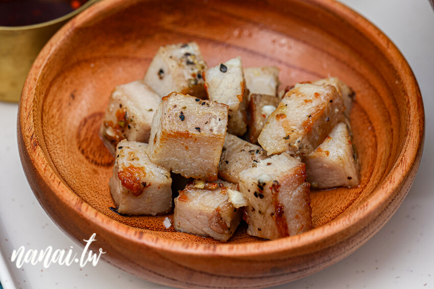 新店!夏威夷拌飯超過16種菜色、13種蛋白質、9種淋醬,通通自由選。必點爆量澎湃鮮蝦鮭魚卵套餐poke超欠吃,LaLaPoke