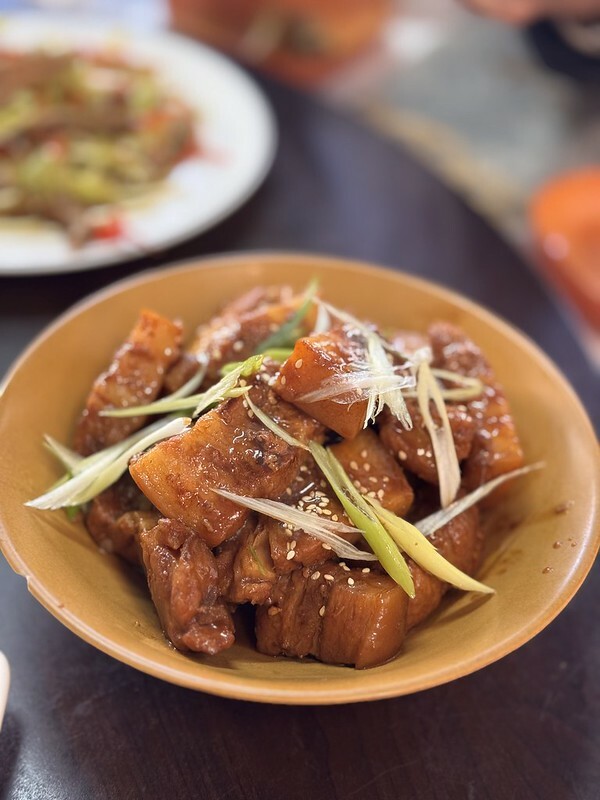 無菜單料理推薦!桃園龍潭「王爸爸私房菜」,眷村風味超道地,北方豪邁和川味細膩,像在家吃飯一樣溫暖。