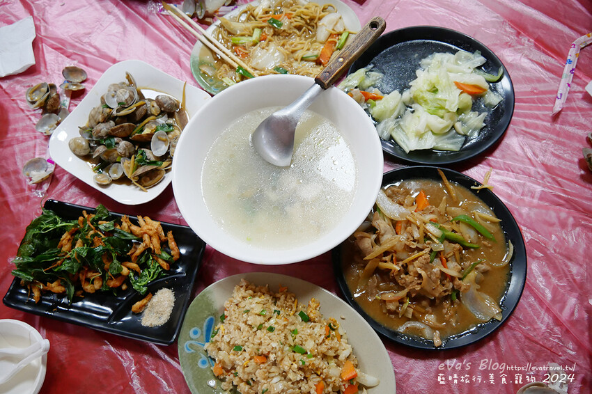 台東縣大武鄉【台東餐廳】808山海產店(寵物友善餐廳)，顧名思義就是可以吃到山產也可以吃到海產的店呀!餐廳提供的是家常菜，有熱炒、海鮮、魚湯，另外也有提供合菜。台東海鮮熱炒
