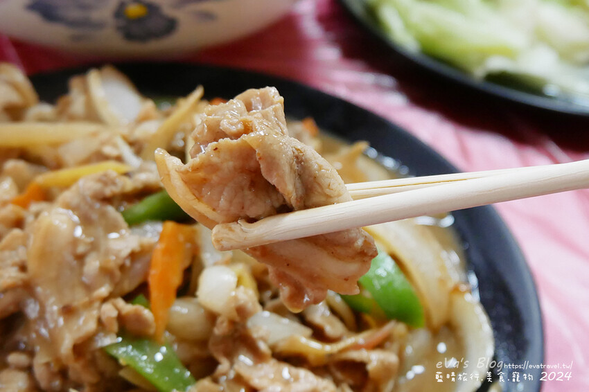 台東縣大武鄉【台東餐廳】808山海產店(寵物友善餐廳)，顧名思義就是可以吃到山產也可以吃到海產的店呀!餐廳提供的是家常菜，有熱炒、海鮮、魚湯，另外也有提供合菜。台東海鮮熱炒