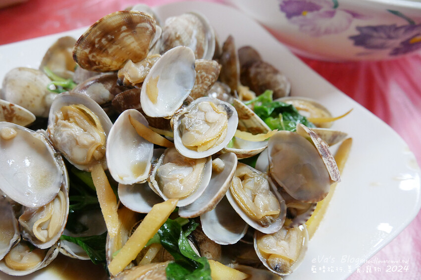 台東縣大武鄉【台東餐廳】808山海產店(寵物友善餐廳)，顧名思義就是可以吃到山產也可以吃到海產的店呀!餐廳提供的是家常菜，有熱炒、海鮮、魚湯，另外也有提供合菜。台東海鮮熱炒