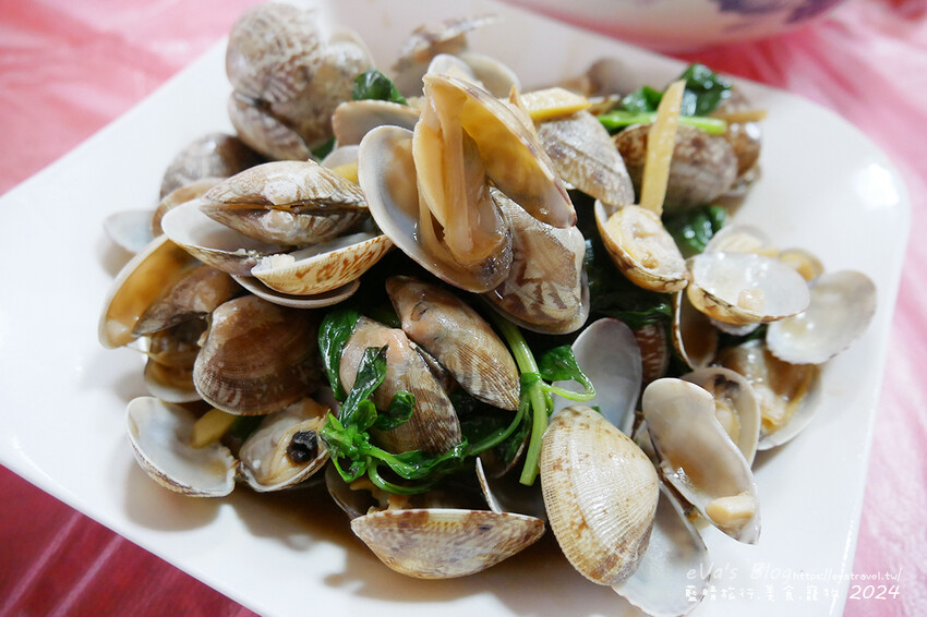 台東縣大武鄉【台東餐廳】808山海產店(寵物友善餐廳)，顧名思義就是可以吃到山產也可以吃到海產的店呀!餐廳提供的是家常菜，有熱炒、海鮮、魚湯，另外也有提供合菜。台東海鮮熱炒