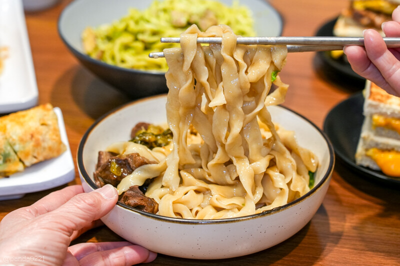 桃園中壢｜福飽飽，健行科大附近的人氣早午餐主打酥皮蛋餅與碳烤土司！