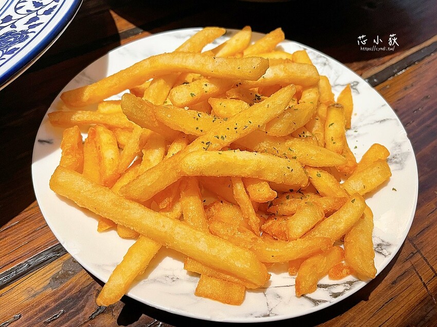 星空Stellato(一中店)，台中一中街平價大份量義大利麵燉飯180元起，超級加份量有2-3人份超級多，免費加量價格還不變 - Cyndi loves享食天堂