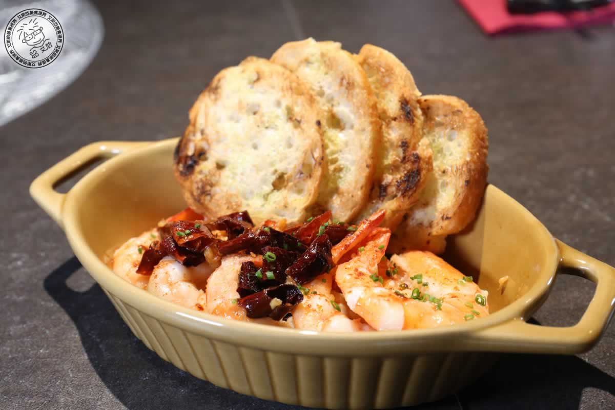 東區餐酒館極致體驗,直火炭烤美味與私密KTV,就在Uchi吾居炭火私廚