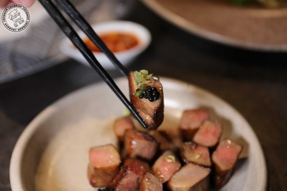 東區餐酒館極致體驗,直火炭烤美味與私密KTV,就在Uchi吾居炭火私廚