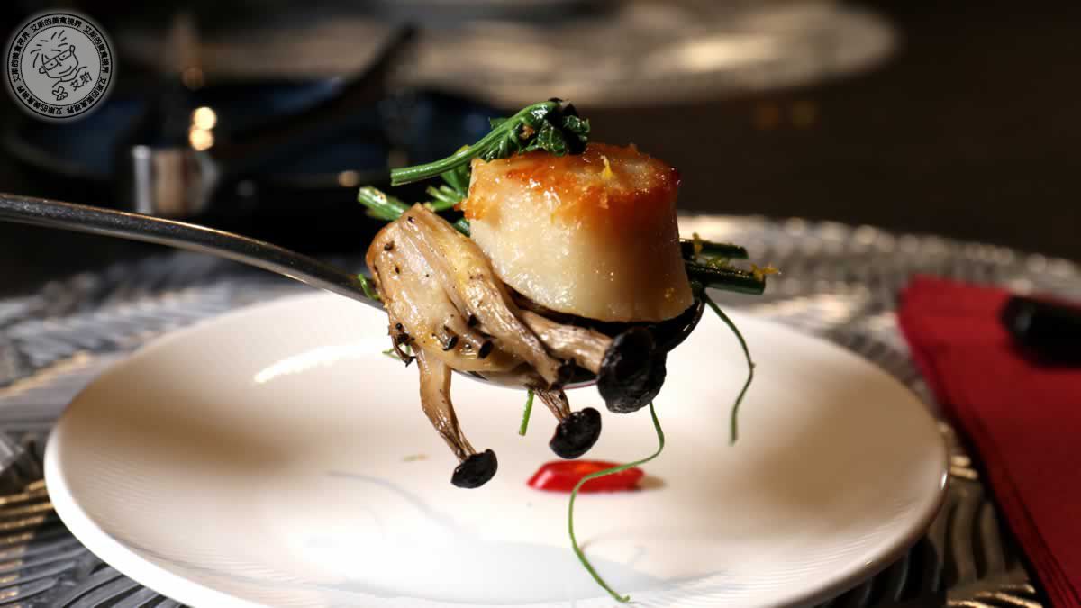 東區餐酒館極致體驗,直火炭烤美味與私密KTV,就在Uchi吾居炭火私廚