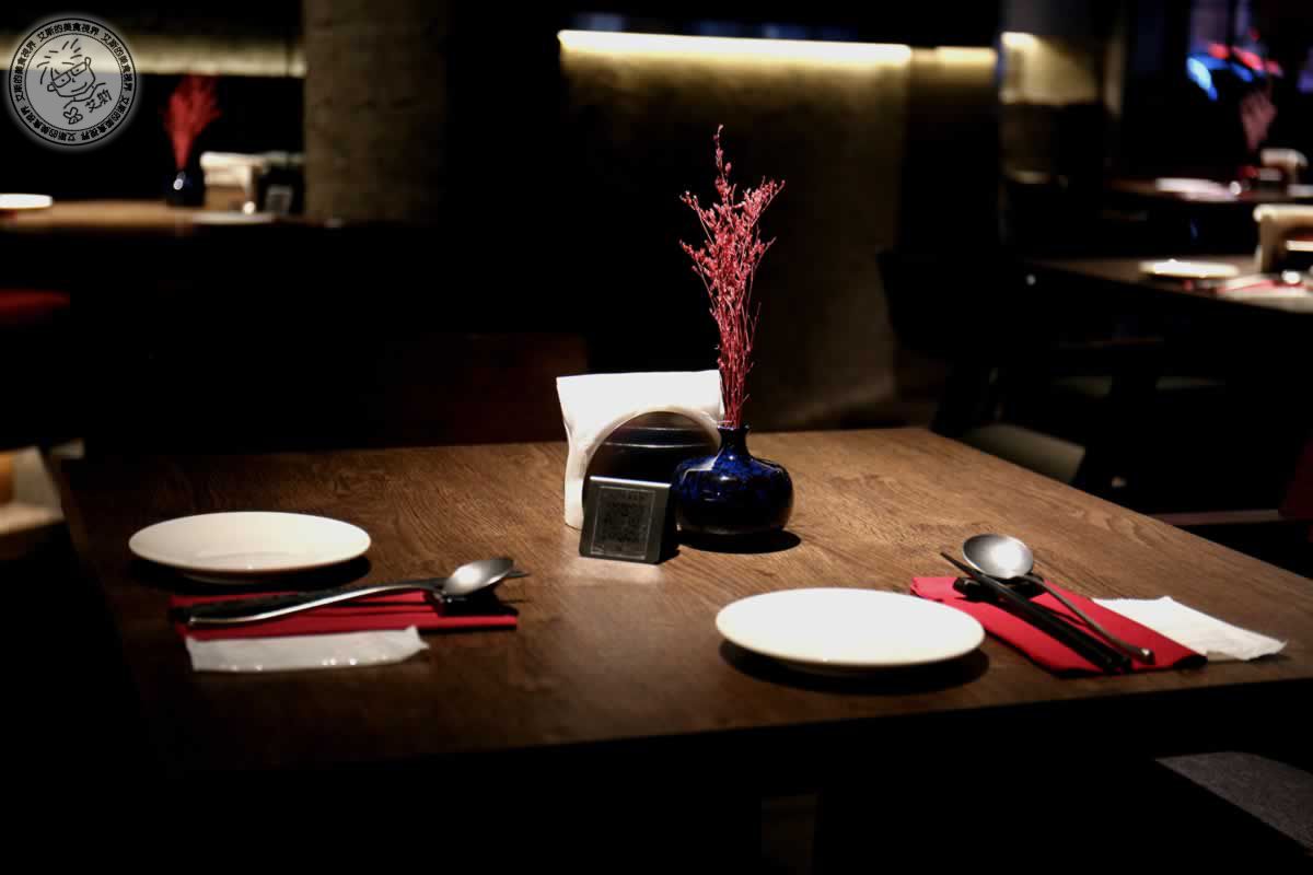 東區餐酒館極致體驗,直火炭烤美味與私密KTV,就在Uchi吾居炭火私廚