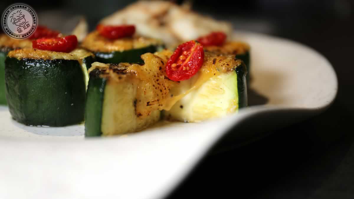 東區餐酒館極致體驗,直火炭烤美味與私密KTV,就在Uchi吾居炭火私廚