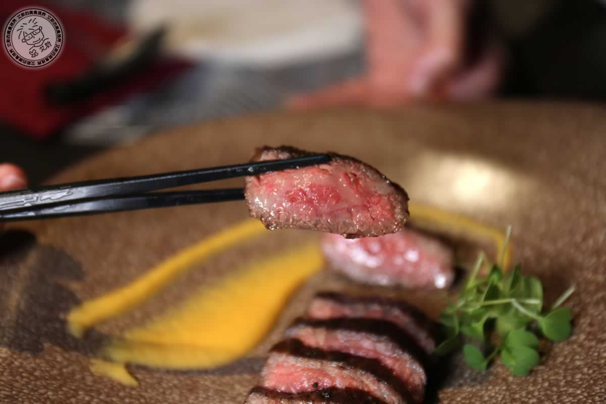 東區餐酒館極致體驗,直火炭烤美味與私密KTV,就在Uchi吾居炭火私廚