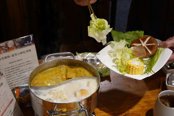 桃園市中壢區288元不收服務費福田永豐時尚鍋物蔬果百匯吃到飽，明治冰淇淋/季節水果/生菜沙拉吧還有冷熱飲無限享用