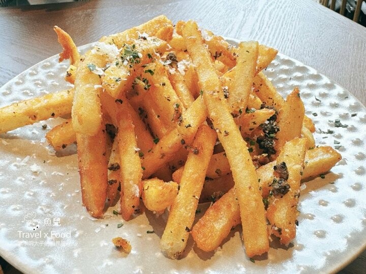 浮島咖啡桃園第二間店舖，小檜溪重劃區 ➽➽ 浮島溪 Söt Café Rivulet - 魚兒 x 牽手明太子的「視」界旅行