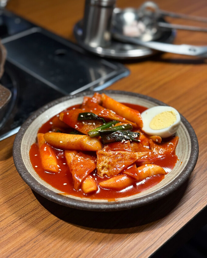 新北市板橋區板橋韓式烤肉推薦｜ABV韓式餐酒館：精釀啤酒×部隊鍋×炸雞 - 安妮 Anny