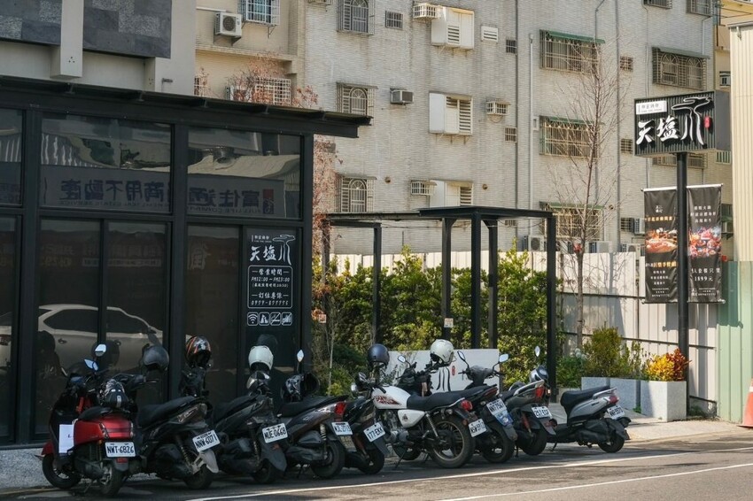 天塩川和室鍋物 ｜台南新開幕秘境日式鍋物，當月壽星免費送上等魚翅!!! - 肉依小姐吃什麼