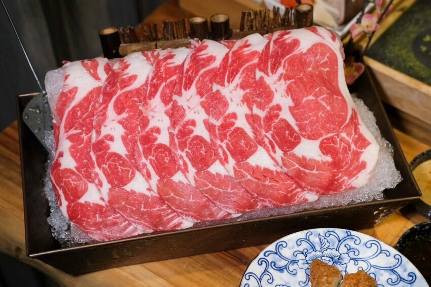 天塩川和室鍋物 ｜台南新開幕秘境日式鍋物，當月壽星免費送上等魚翅!!! - 肉依小姐吃什麼