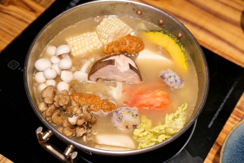 天塩川和室鍋物 ｜台南新開幕秘境日式鍋物，當月壽星免費送上等魚翅!!! - 肉依小姐吃什麼