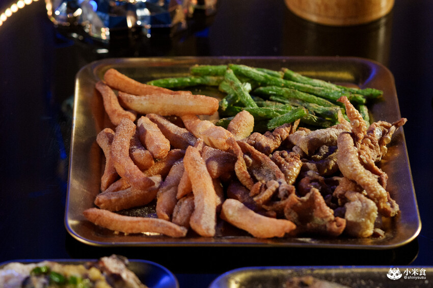 台北市信義區台北市信義區老王炸烤|2025平價串燒、炸物、海鮮、宵夜歡唱與調酒,台北超chill夜生活聚餐推薦!