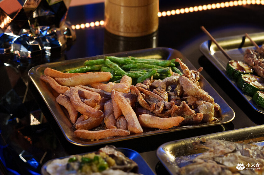 台北市信義區台北市信義區老王炸烤|2025平價串燒、炸物、海鮮、宵夜歡唱與調酒,台北超chill夜生活聚餐推薦!