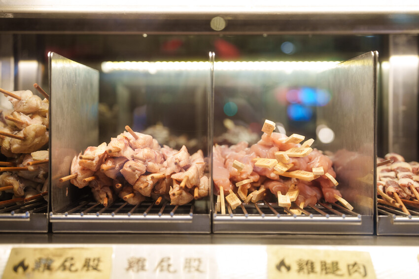 台北市信義區台北市信義區老王炸烤|2025平價串燒、炸物、海鮮、宵夜歡唱與調酒,台北超chill夜生活聚餐推薦!