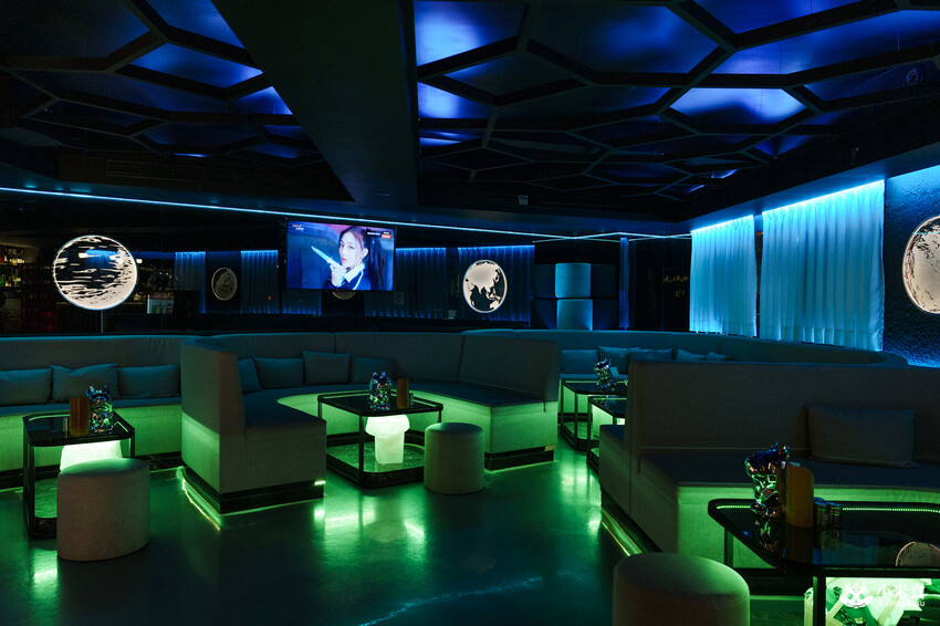 台北市信義區台北市信義區老王炸烤|2025平價串燒、炸物、海鮮、宵夜歡唱與調酒,台北超chill夜生活聚餐推薦!