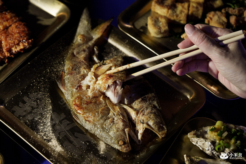 台北市信義區台北市信義區老王炸烤|2025平價串燒、炸物、海鮮、宵夜歡唱與調酒,台北超chill夜生活聚餐推薦!