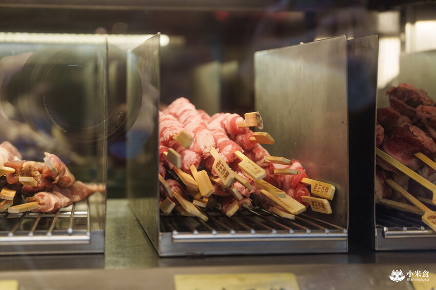 台北市信義區台北市信義區老王炸烤|2025平價串燒、炸物、海鮮、宵夜歡唱與調酒,台北超chill夜生活聚餐推薦!