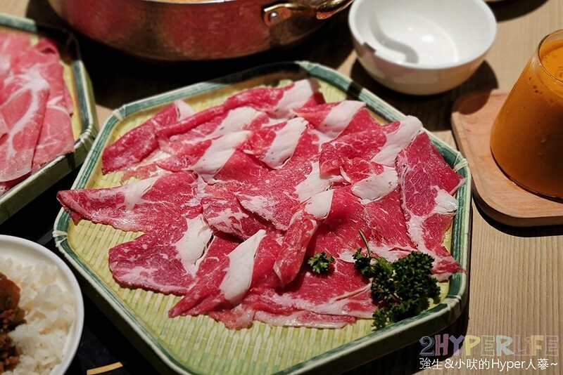 崇德路上這鍋不簡單!泰式南洋湯頭酸辣帶勁,還有豐富自助吧吃到飽哦!