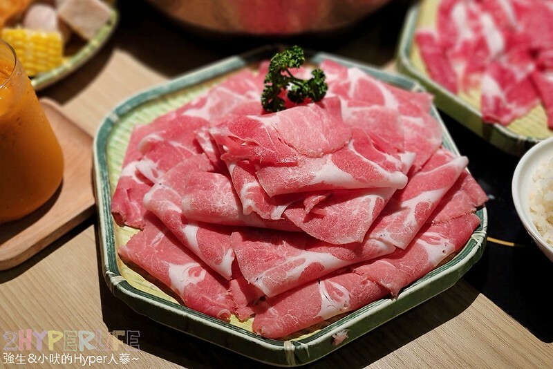 崇德路上這鍋不簡單!泰式南洋湯頭酸辣帶勁,還有豐富自助吧吃到飽哦!