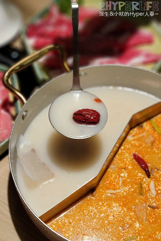 崇德路上這鍋不簡單!泰式南洋湯頭酸辣帶勁,還有豐富自助吧吃到飽哦!