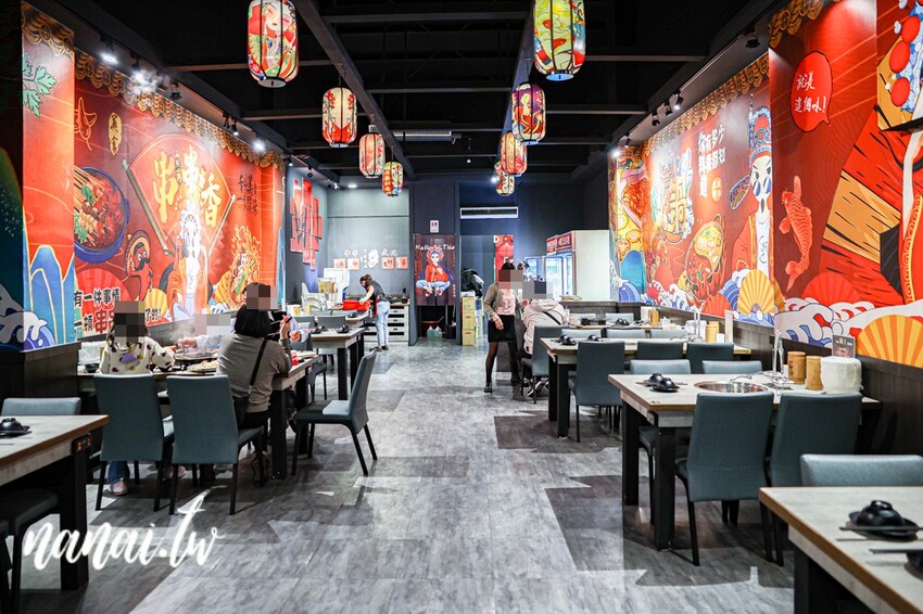 彰新路這家串串只要12元! 川味牛油麻辣湯底香麻帶勁、特製溫體牛、白飯飲料無限供應。蜀都串串火鍋彰化店