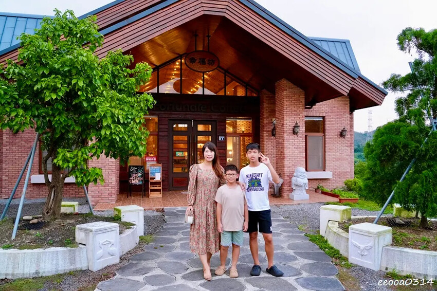 坐擁峨眉湖畔美景「世界幸福咖啡總店」，新竹峨眉湖蔬食咖啡廳、