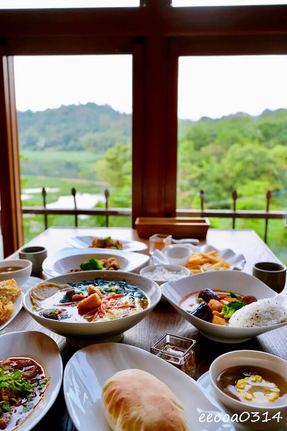 坐擁峨眉湖畔美景「世界幸福咖啡總店」，新竹峨眉湖蔬食咖啡廳、