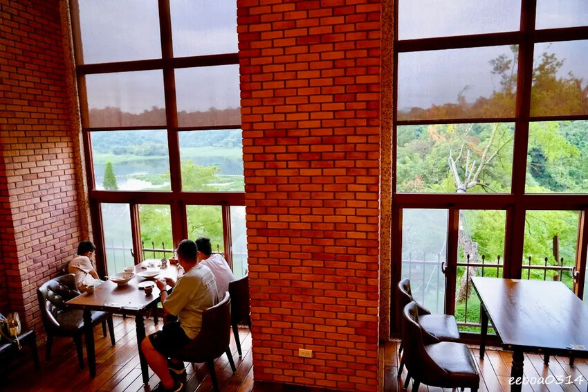 坐擁峨眉湖畔美景「世界幸福咖啡總店」，新竹峨眉湖蔬食咖啡廳、