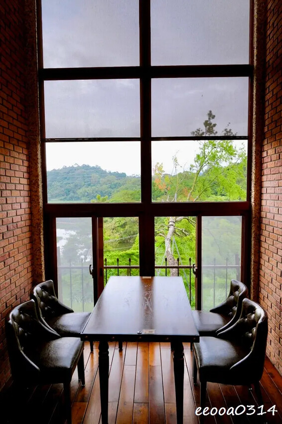 坐擁峨眉湖畔美景「世界幸福咖啡總店」，新竹峨眉湖蔬食咖啡廳、