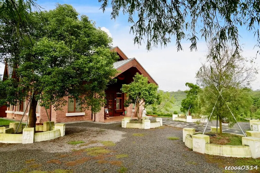 坐擁峨眉湖畔美景「世界幸福咖啡總店」，新竹峨眉湖蔬食咖啡廳、