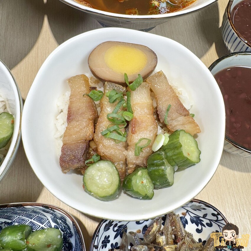 新竹縣竹北市一頭牛只有3KG的臉頰肉做的牛肉麵你們吃過了嗎? 限時限量的手作湖南臘肉飯絕對讓你齒頰留香！- 跟著踢小米吃喝玩樂趣