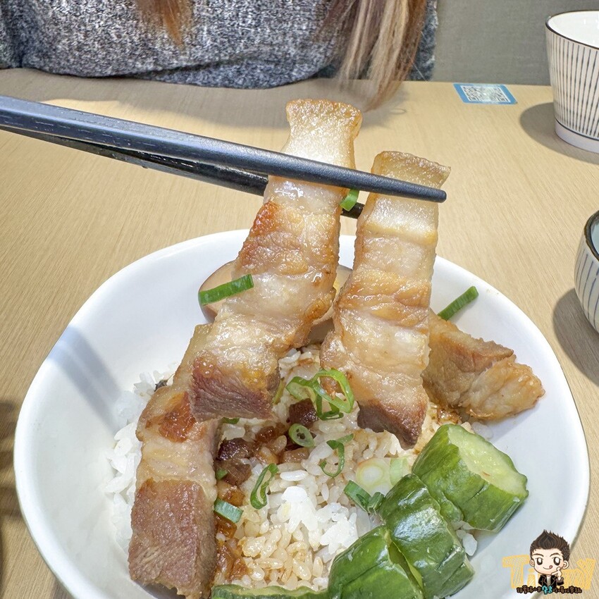 新竹縣竹北市一頭牛只有3KG的臉頰肉做的牛肉麵你們吃過了嗎? 限時限量的手作湖南臘肉飯絕對讓你齒頰留香！- 跟著踢小米吃喝玩樂趣