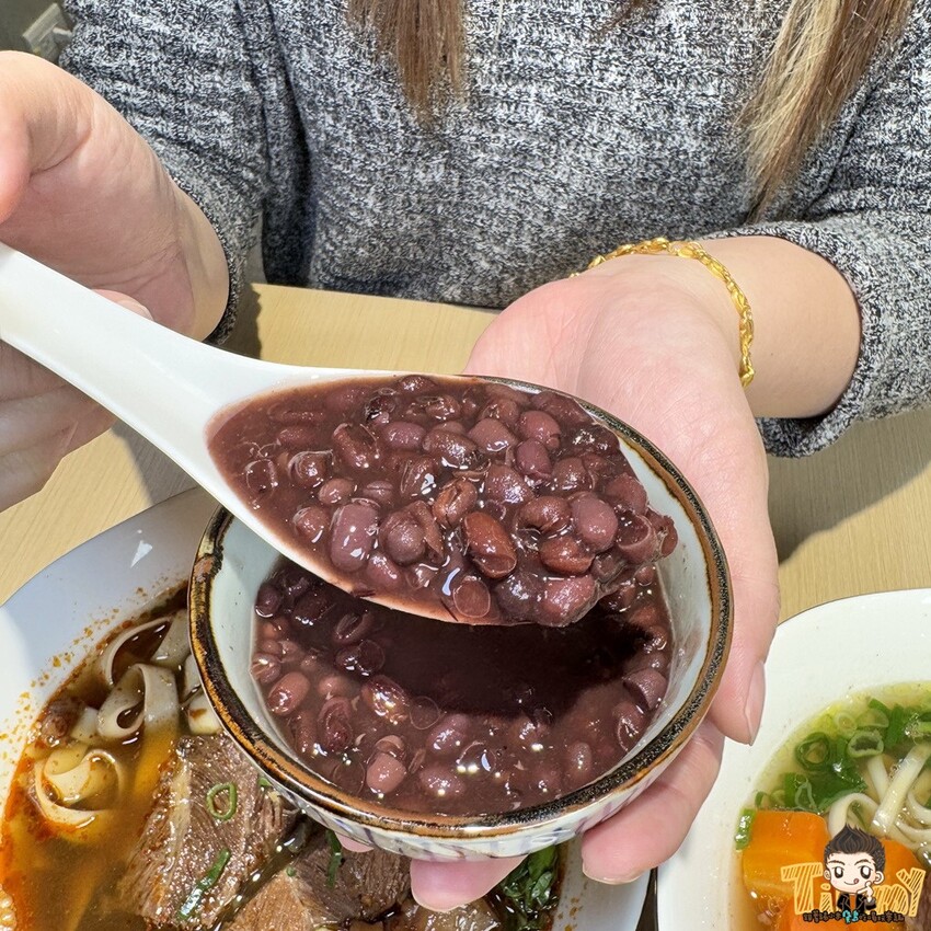 新竹縣竹北市一頭牛只有3KG的臉頰肉做的牛肉麵你們吃過了嗎? 限時限量的手作湖南臘肉飯絕對讓你齒頰留香！- 跟著踢小米吃喝玩樂趣