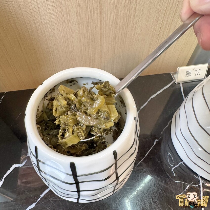 新竹縣竹北市一頭牛只有3KG的臉頰肉做的牛肉麵你們吃過了嗎? 限時限量的手作湖南臘肉飯絕對讓你齒頰留香！- 跟著踢小米吃喝玩樂趣